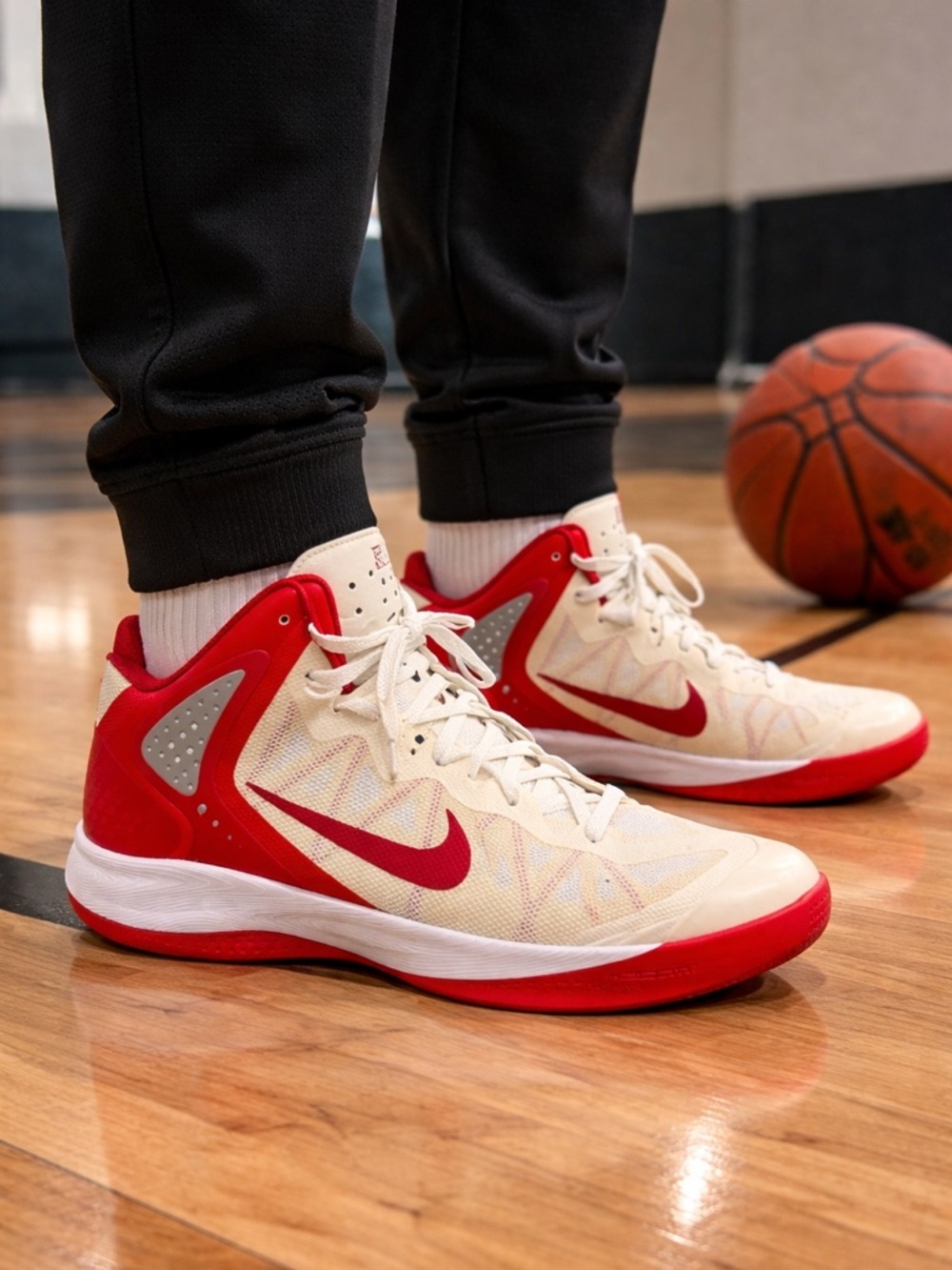 Nike Men’s Zoom Hyperenforcer XD Off White and Red Basketball Sneakers Sz 12